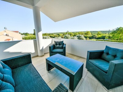 Lovely apartment for 4 guests with WIFI, A/C, pool, TV, terrace and parking