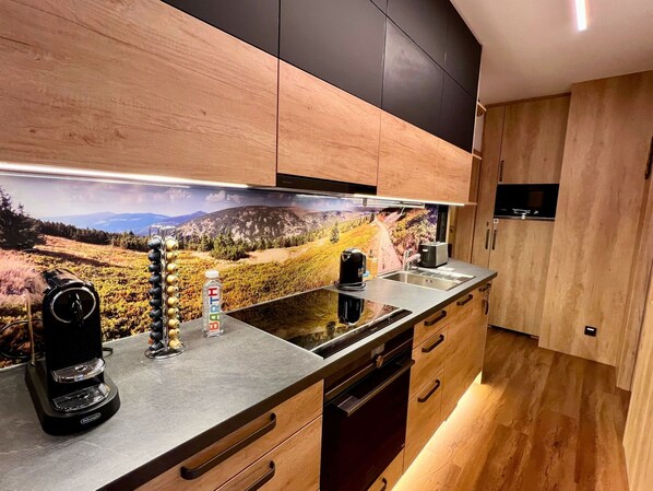 Mikrowelle, Ofen, Geschirrspüler