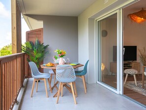 Outdoor dining - Lovely apartment for 4 guests with WIFI, A/C, TV, balcony and pets allowed (Lit-et-mixe)
