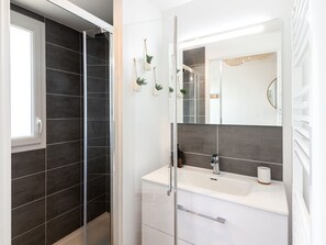 Hair dryer - Cosy apartment for 4 people with WIFI, A/C, TV, balcony and pets allowed (Lit-et-mixe)