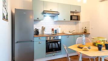 Micro-ondes, four, lave-vaisselle, grille-pain