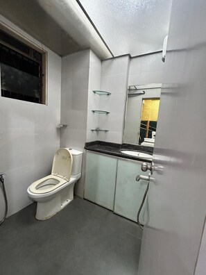 Bathroom - Hotel Grand Villa (Mumbai)
