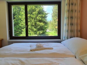 1 chambre, lit parapluie, Wi-Fi gratuit, draps fournis