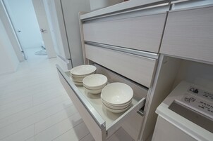 Coffee/tea maker, electric kettle, toaster