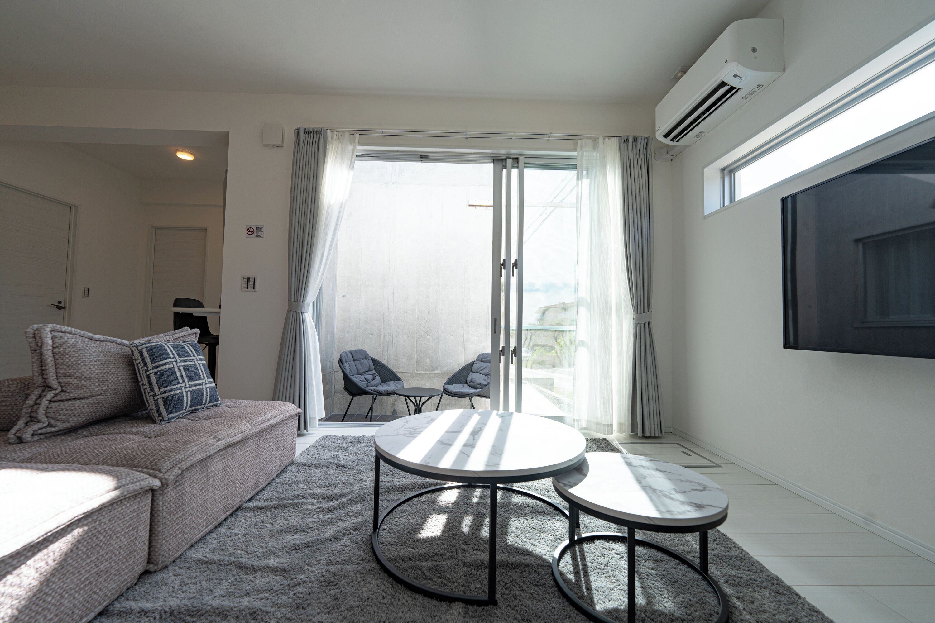 TV de tela plana 55 polegadas com canais digitais, brinquedos