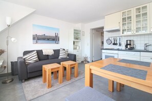 TV - Enjoy your beautiful Norddeich vacation in this cozy vacation apartment (Norden)