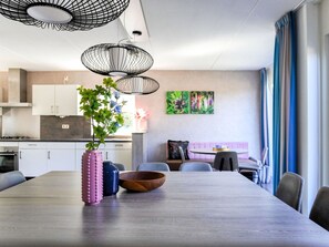 Dining - Stunning private villa for 18 people with pool, WIFI, TV, terrace and pets allowed (Vlagtwedde)