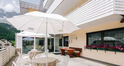 Cosy apartment for 5 people with WIFI, TV, terrace, pets allowed and panoramic view