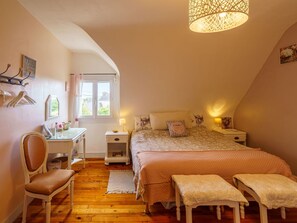 4 makuuhuonetta, silitysrauta/-lauta, vauvan matkasänky, ilmainen Wi-Fi