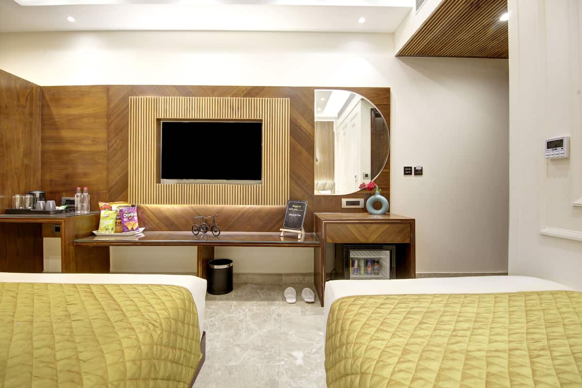 1 bedroom, desk, laptop workspace, blackout curtains