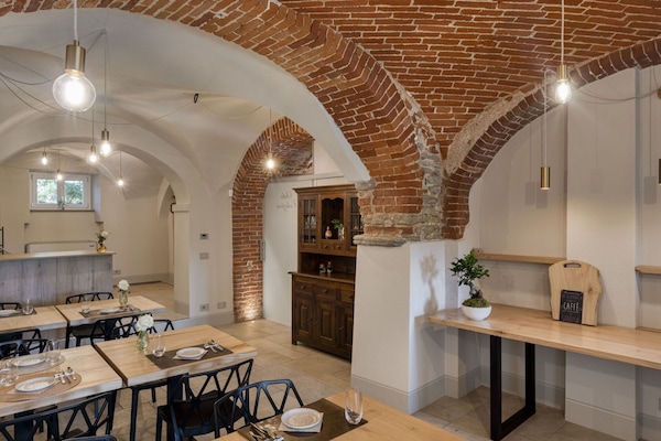 Table, Meubles, Propriété, Bois, Design Intérieur, Éclairage, Sol, Architecture, Sol, Cuisine
