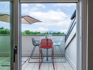 Outdoor dining - Beautiful apartment for 4 guests with A/C, WIFI, TV, terrace and panoramic view (Briaglia)