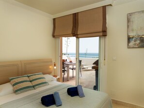 2 bedrooms, travel crib, free WiFi