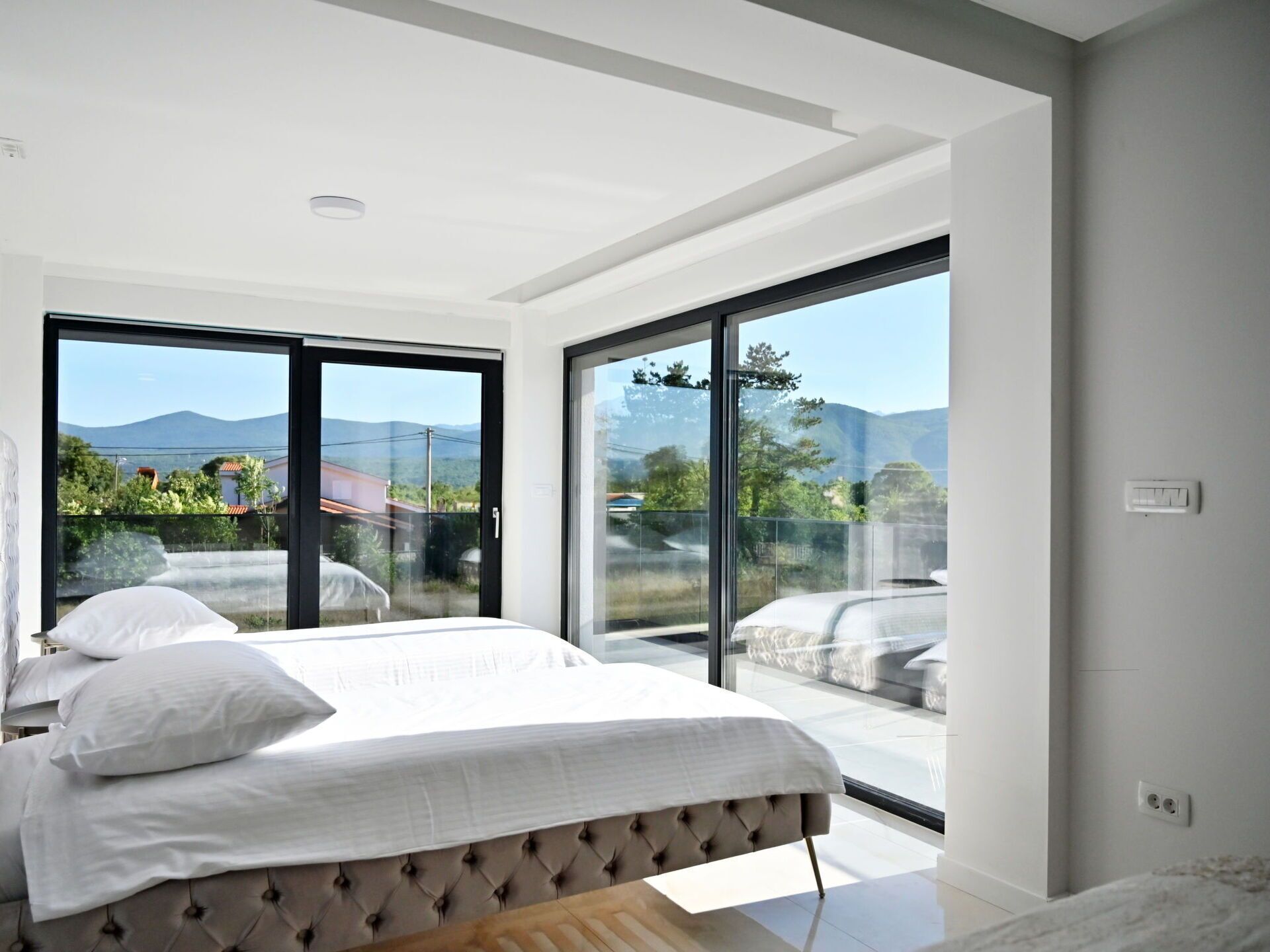 Propriété, Meubles, Bâtiment, Confort, Ombre, Design Intérieur, Bois, Sol, Lampe