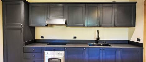 Oven, dishwasher, toaster, highchair