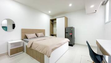 Economy-studio, 1 keskisuuri parisänky, ei ikkunoita | 1 makuuhuone, työpöytä, kannettavalle tietokoneelle sopiva työtila