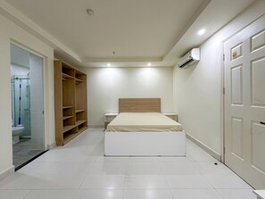 Deluxe Studio, 1 Queen Bed | Desk, laptop workspace, free WiFi - Siris Lune Residence - Self checkin (Ho Chi Minh City)