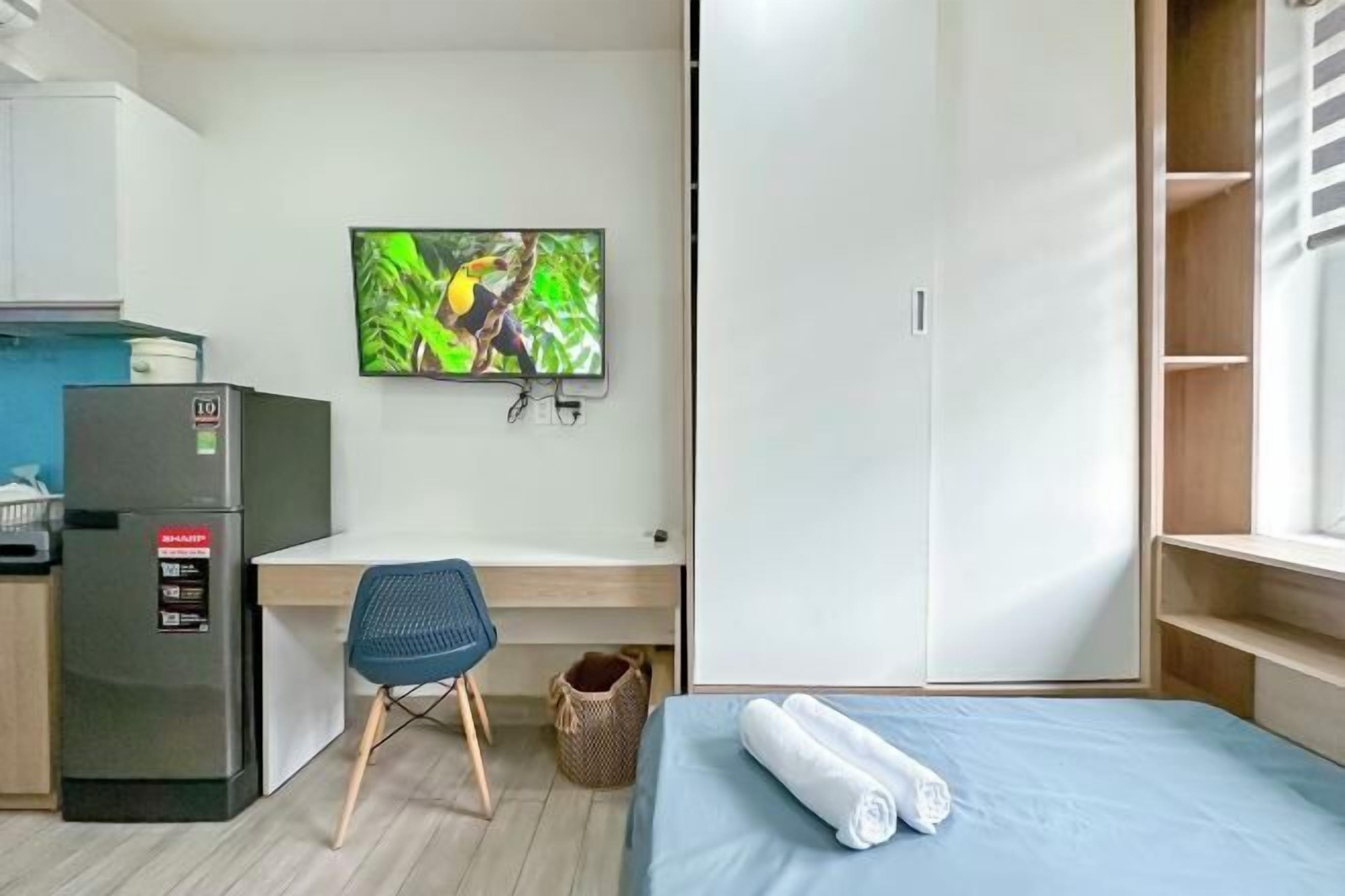 مكتب ومساحة عمل للكمبيوتر المحمول وواي فاي مجانًا