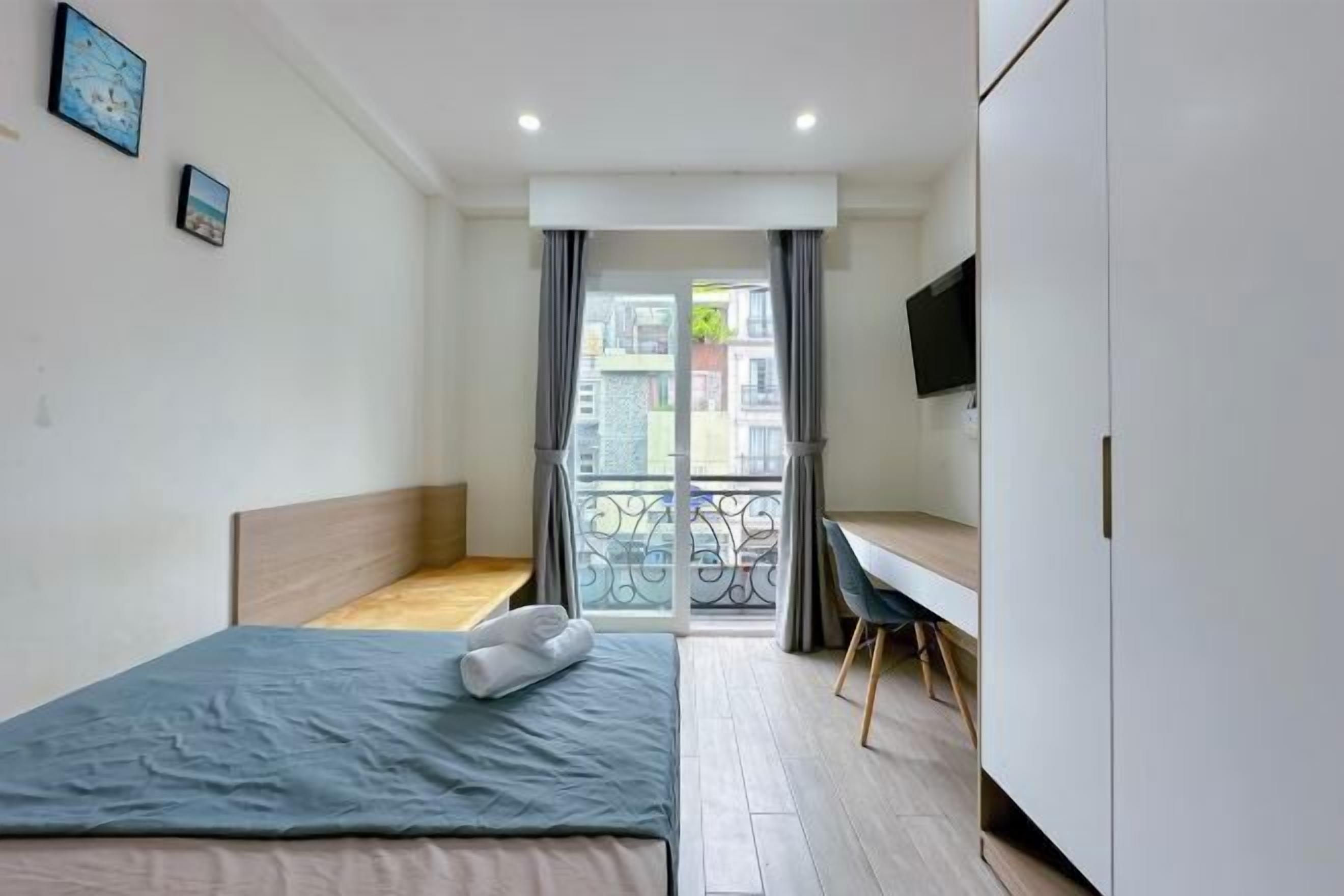 مكتب ومساحة عمل للكمبيوت ر المحمول وواي فاي مجانًا