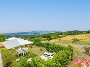 Outdoor dining - Nice apartment for 17 people with A/C, WIFI, pool, TV, patio, pets allowed and panoramic view (Castellina Marittima)