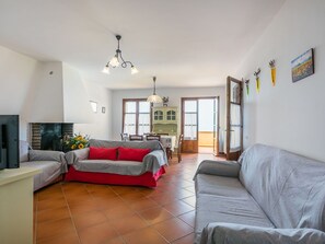 Televisión y chimenea 