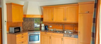 Wonderful private villa for 6 guests with hot tub, WIFI, TV, terrace and parking