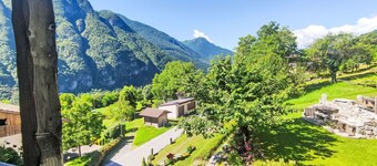 Skøn privat feriebolig med privat pool, WIFI, TV, gårdhave, kæledyr tilladt og panorama udsigt