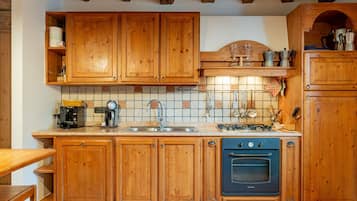 Ofen, GeschirrspĂŒler, Toaster, Hochstuhl