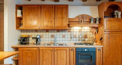 Alleinstehendes Ferienhaus mit W-LAN, privatem Pool, TV, Innenhof, Panoramablick, Parkplatz