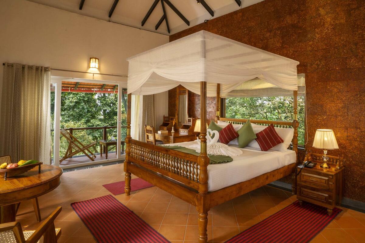 Deluxe Suite, Balcony | Desk, laptop workspace, iron/ironing board, WiFi (free)