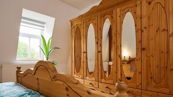 3 bedrooms, travel crib, free WiFi