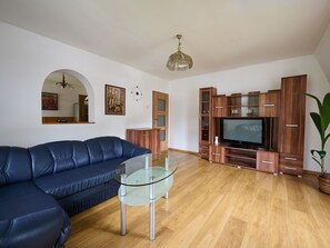 TV - Beautiful apartment in villa for 5 people with pool, WIFI and TV (Železný Brod)
