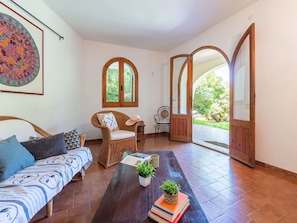 TV - Beautiful private villa for 6 people with TV, patio and panoramic view (Maracalagonis)