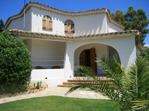 Exterior - Beautiful private villa for 6 people with TV, patio and panoramic view (Maracalagonis)