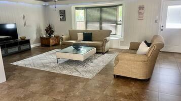 Smart TV, table tennis