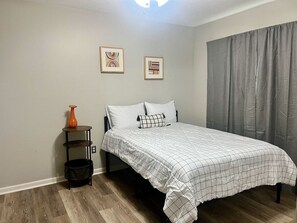 4 bedrooms, desk, free WiFi, bed sheets