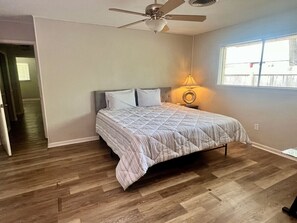 4 Schlafzimmer, Schreibtisch, kostenloses WLAN, Bettwäsche