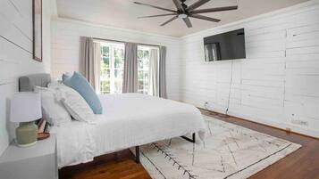 3 bedrooms, desk, free WiFi, bed sheets