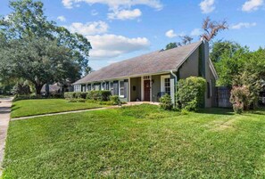 Exterior - 3 Bedroom Historical Registry Home (Tyler)