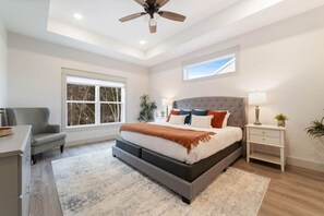 3 habitaciones, escritorio, tabla de planchar con plancha y wifi gratis 