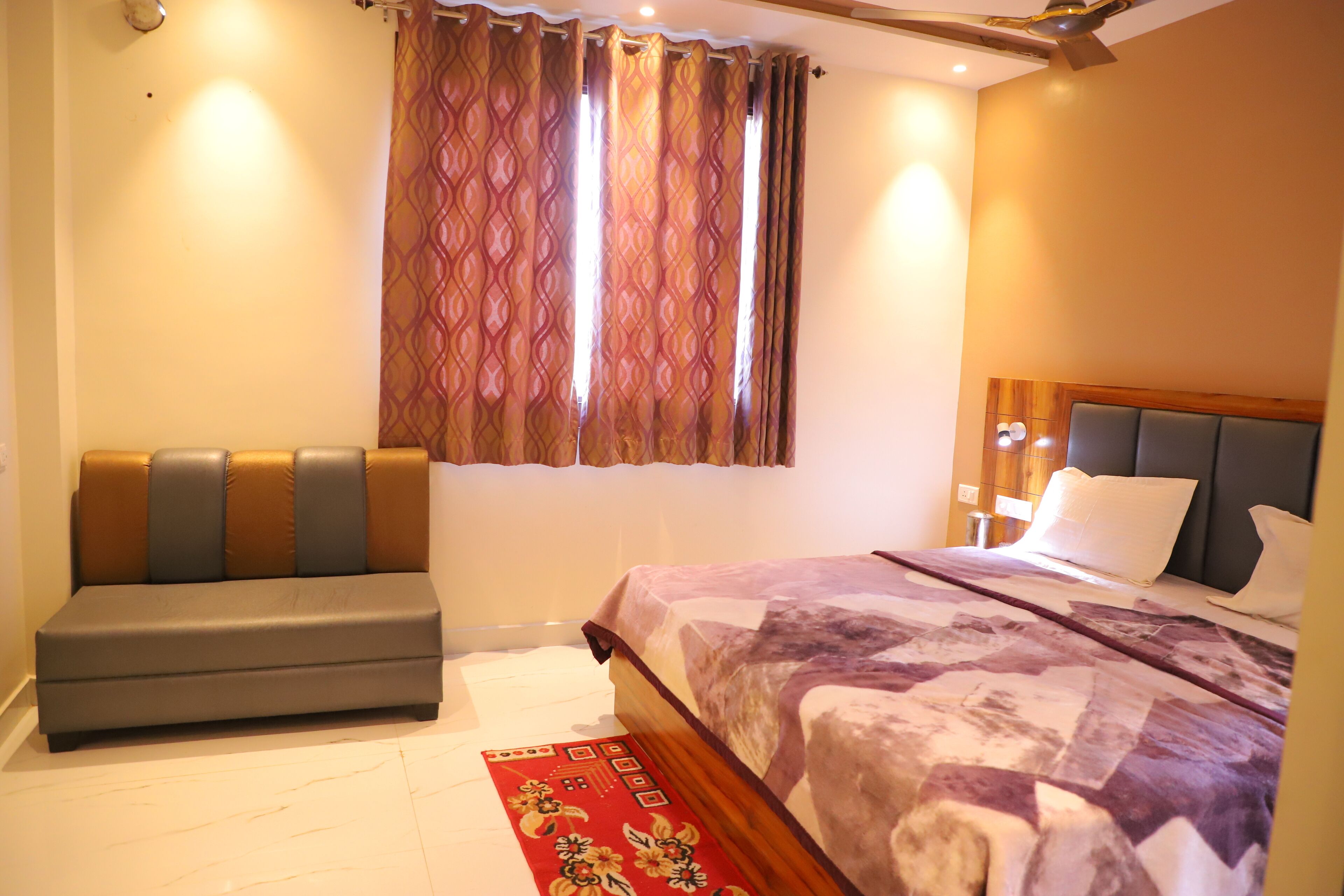 Desk, laptop workspace, free WiFi