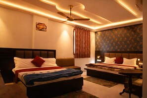 Kamar Keluarga, balkon, pemandangan kota | Meja kerja, ruang kerja ramah laptop, dan Wi-Fi gratis