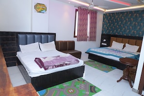 Desk, laptop workspace, free WiFi - Hotel Midway Taj (Agra)