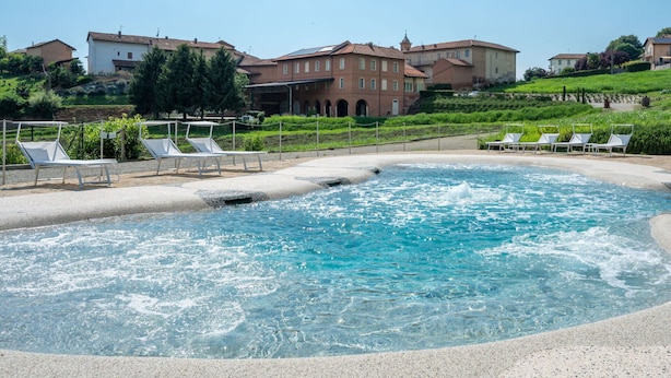 Unclassified image, 1 of 49, button - Beautiful private villa with private pool, A/C, hot tub, WIFI, TV, terrace and panoramic view (Cossombrato)