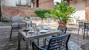 Unclassified image, 4 of 49, button - Beautiful private villa with private pool, A/C, hot tub, WIFI, TV, terrace and panoramic view (Cossombrato)