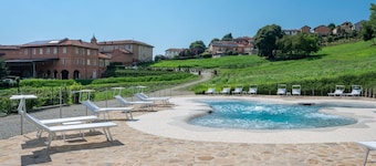 Wonderful private villa with A/C, hot tub, WIFI, private pool, TV, terrace and panoramic view