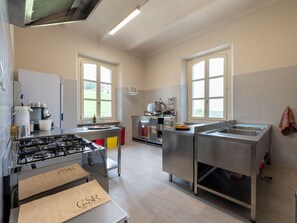 Oven, dishwasher