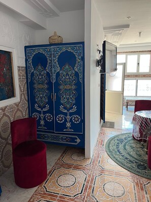 Üç Kişilik Oda, Deniz Manzaralı | Ütü/ütü masası, ücretsiz kablosuz İnternet 