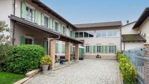 Exterior - Nice apartment for 4 people with WIFI, pool, A/C, terrace, pets allowed and panoramic view (Portacomaro)