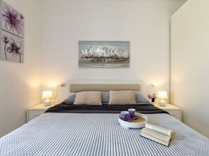 2 bedrooms, iron/ironing board, travel crib, free WiFi - Nice apartment for 5 guests with pool, WIFI, A/C, TV and terrace (Valledoria)